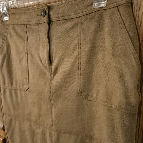Liz Claiborne Tan Faux Suede Knee-Length Pencil Skirt Cargo Style Women size 10 - Picture 6 of 16